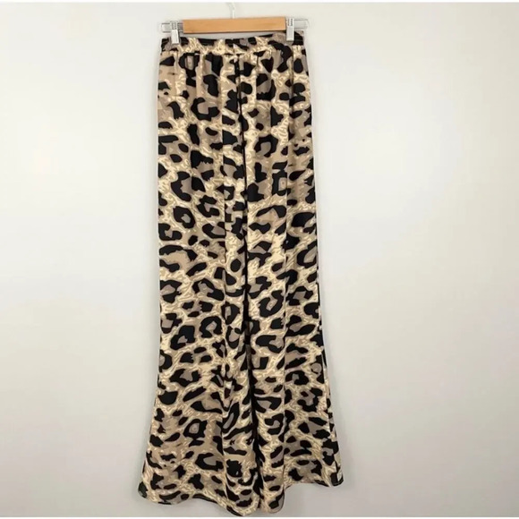 By Egreis NWOT Cheetah Flare Pants - Picture 3 of 6